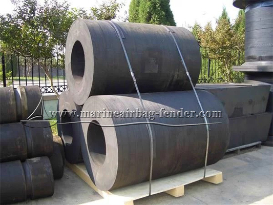 品質  Cylindrical Marine Rubber Fender Bolted Installation For Offshore 工場